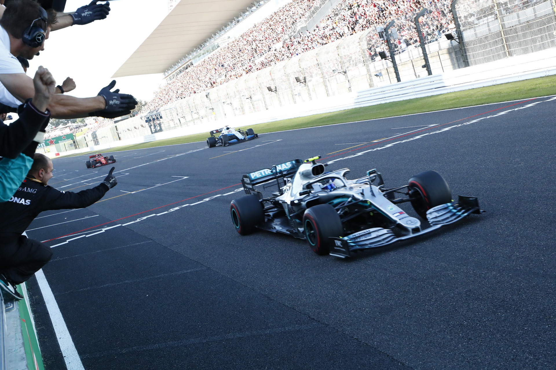 Mercedes Wins 2019 Formula 1 Constructors Title At Suzuka