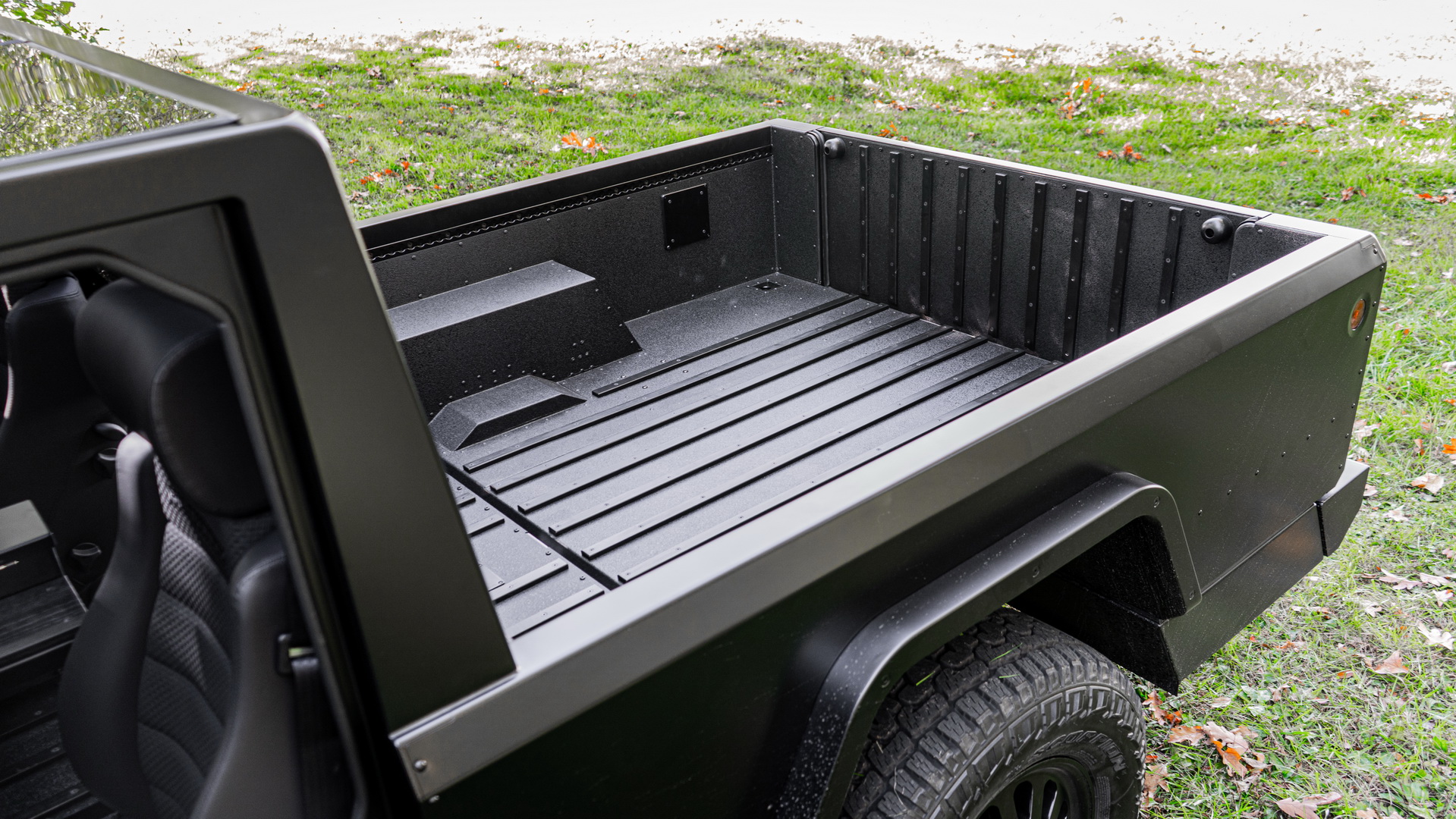 Bollinger’s All-Electric B1 SUV And B2 Pickup Want To Be The Eco-Conscious Warriors Hummer Never Was