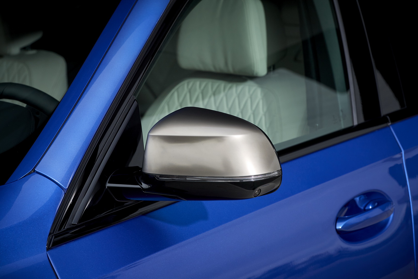 BMW Wants You To Explore Every Detail Of The New X6 In 102 Images