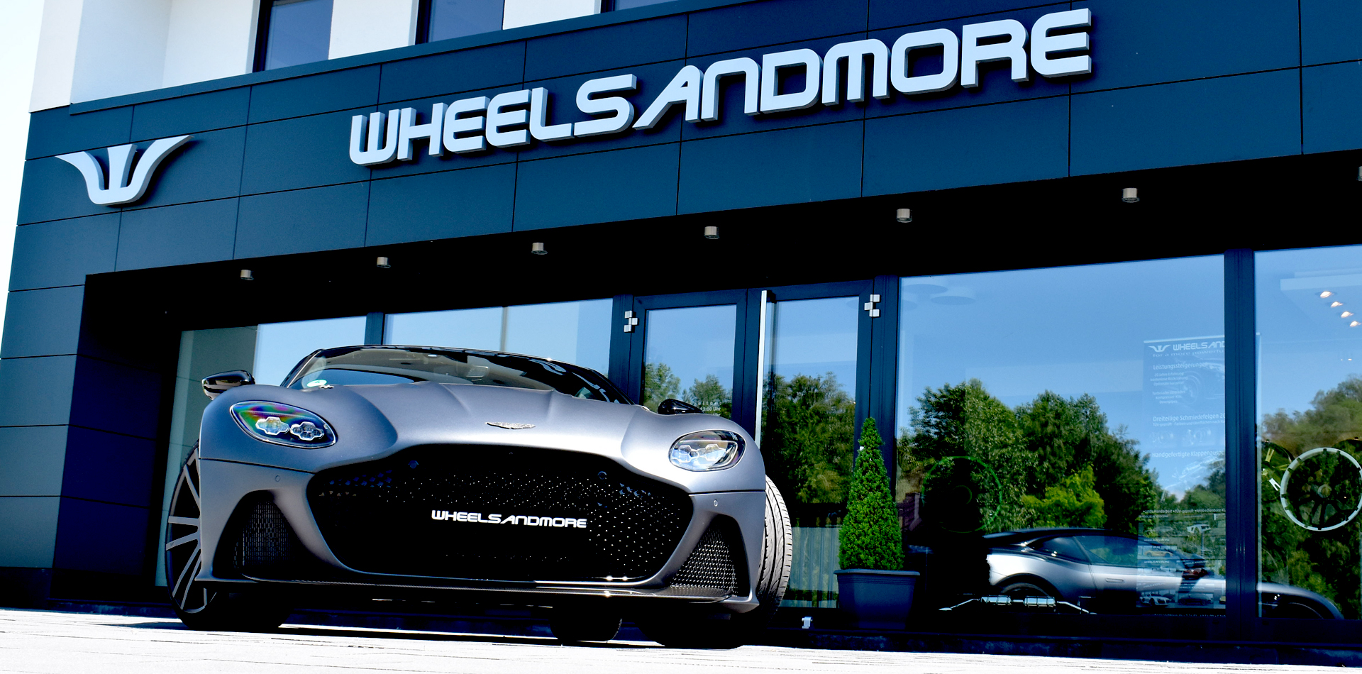 Aston Martin DBS Superleggera With 818 HP Closes Into Hypercar Realm