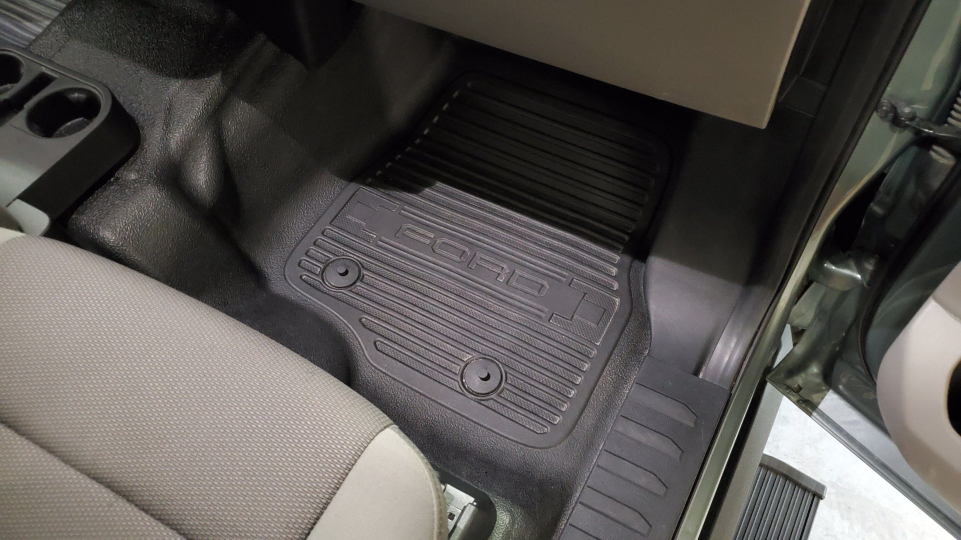 Deep Down, You Know You Want This Ford F-550 Super Duty 6×6 ‘Indomitus’