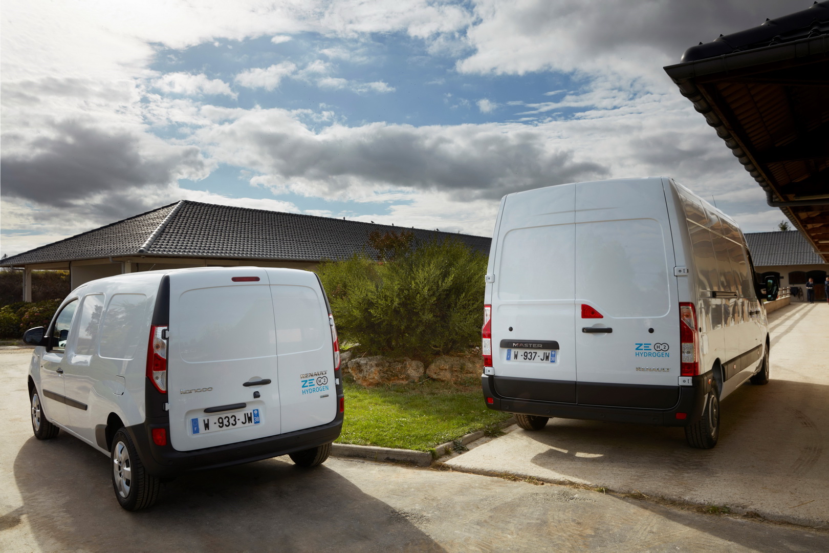 Hydrogen-Powered Kangoo Z.E. And Master Z.E. Join Renault’s LCV Lineup