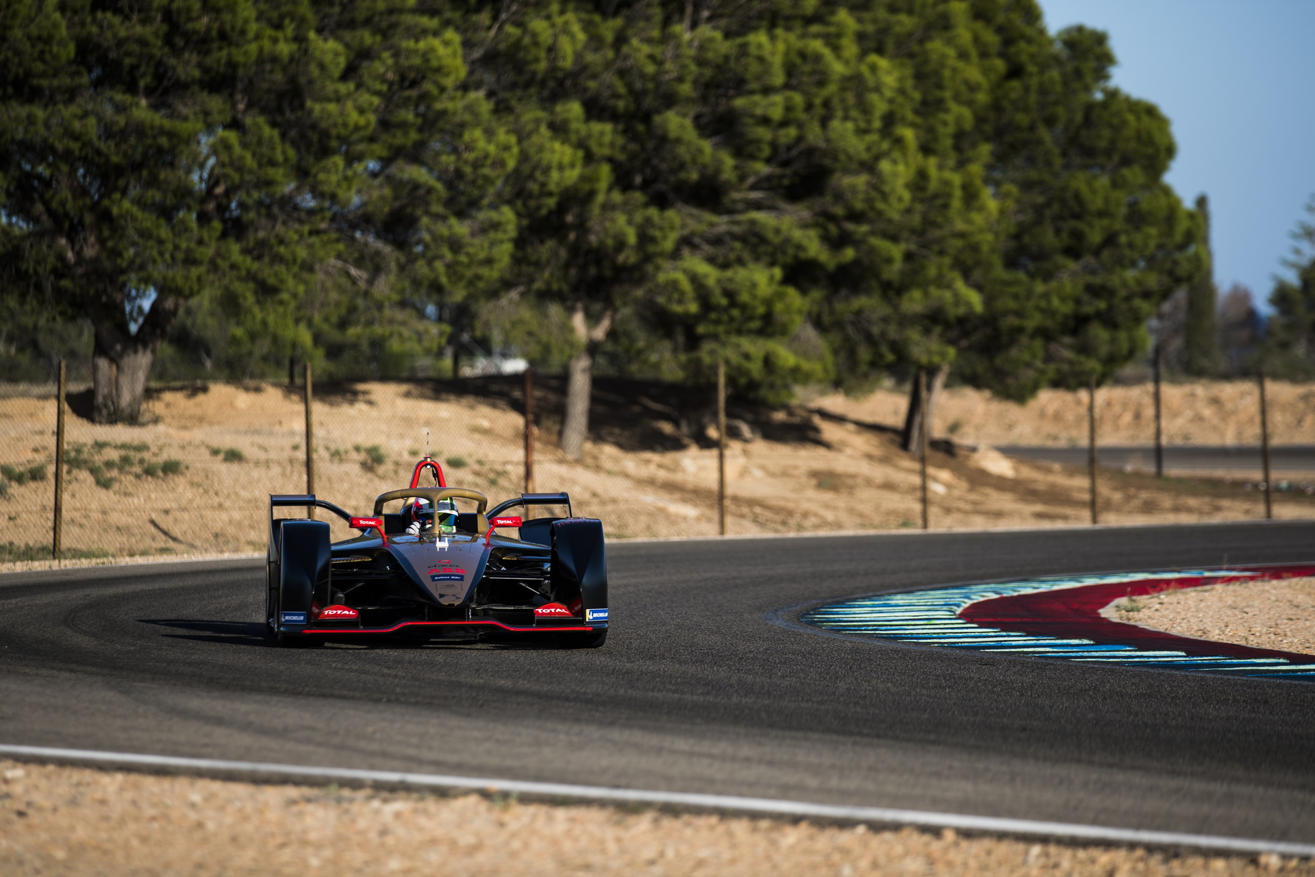 DS E-TENSE FE20 Formula E Car Shows Its New Black & Gold Livery