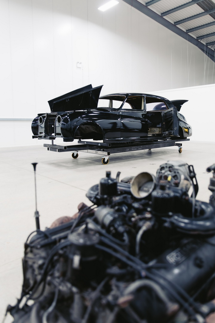 Lunaz Breathes New Life Into Classics With Electric Power And Modern Gear