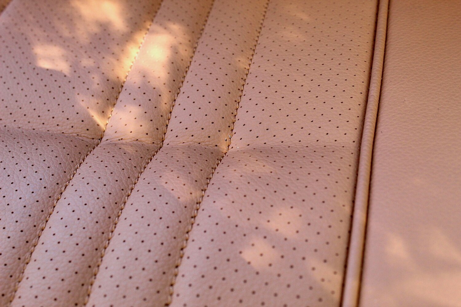 Legacy Overland’s 1977 Toyota Land Cruiser FJ40 Has Original Looks And Modern Equipment