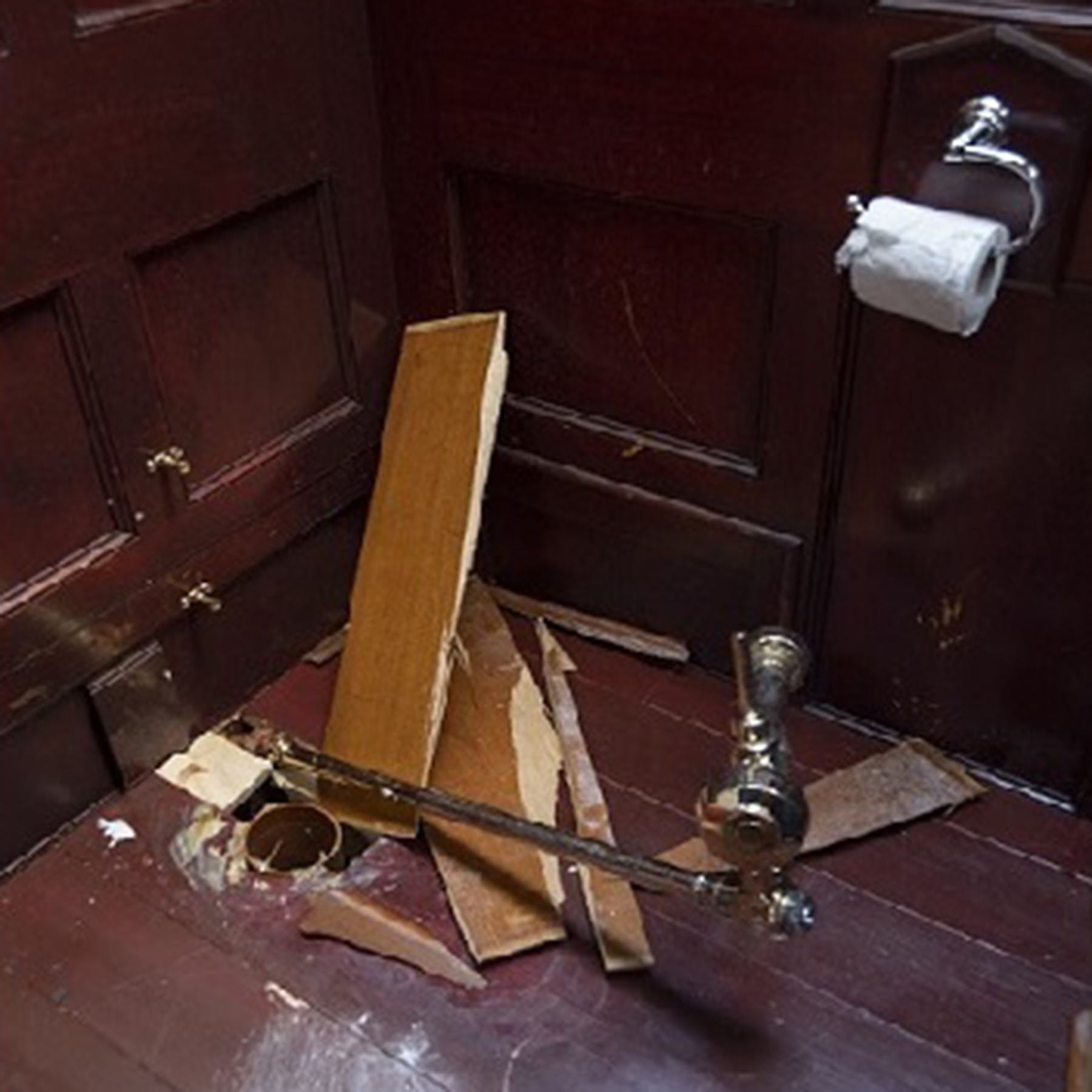 Cops Are Looking For This VW Golf R That Was Used To Steal A $6 Million Golden Toilet