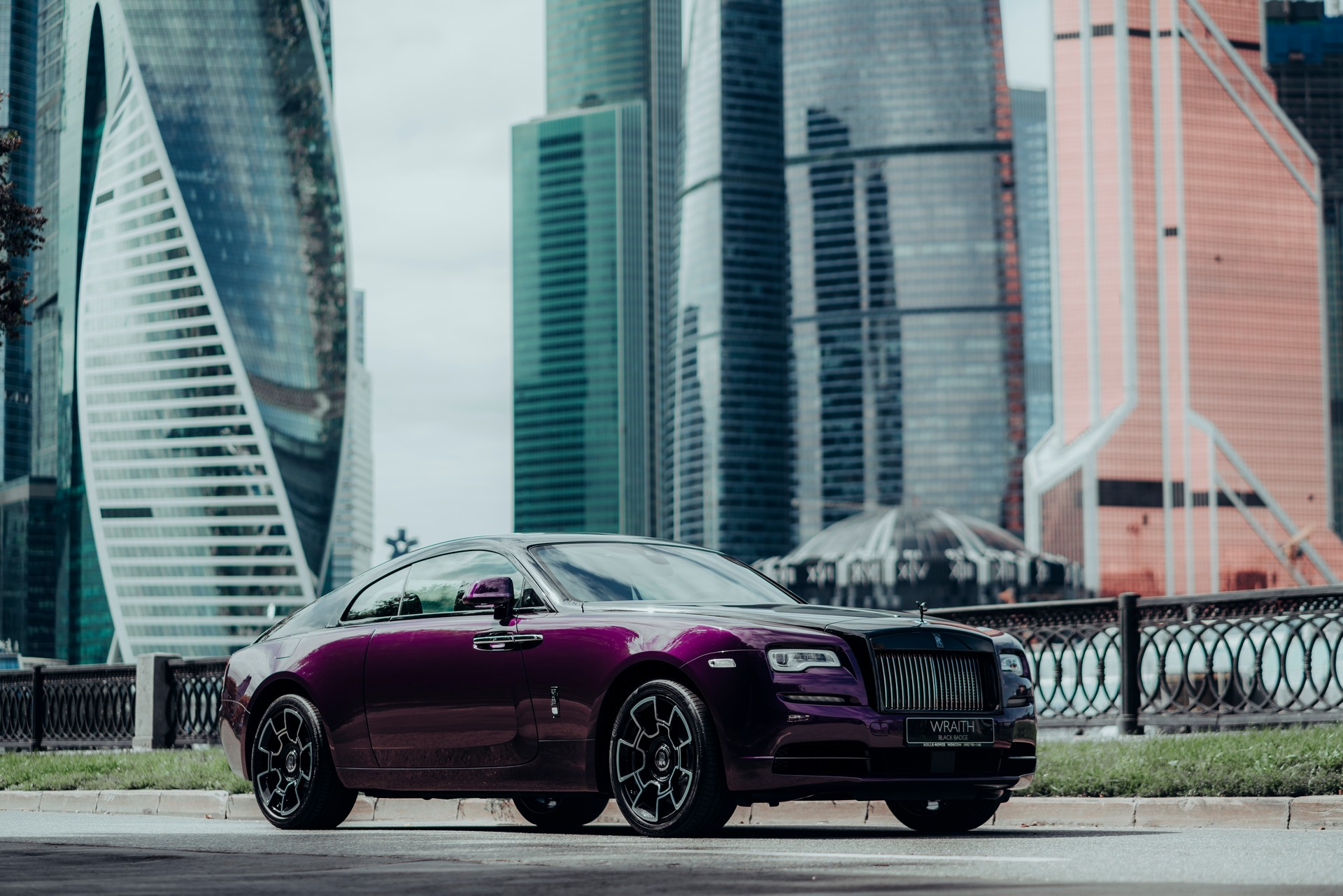 Rolls-Royce Wraith Black & Bright Collection Pays Tribute To Moscow