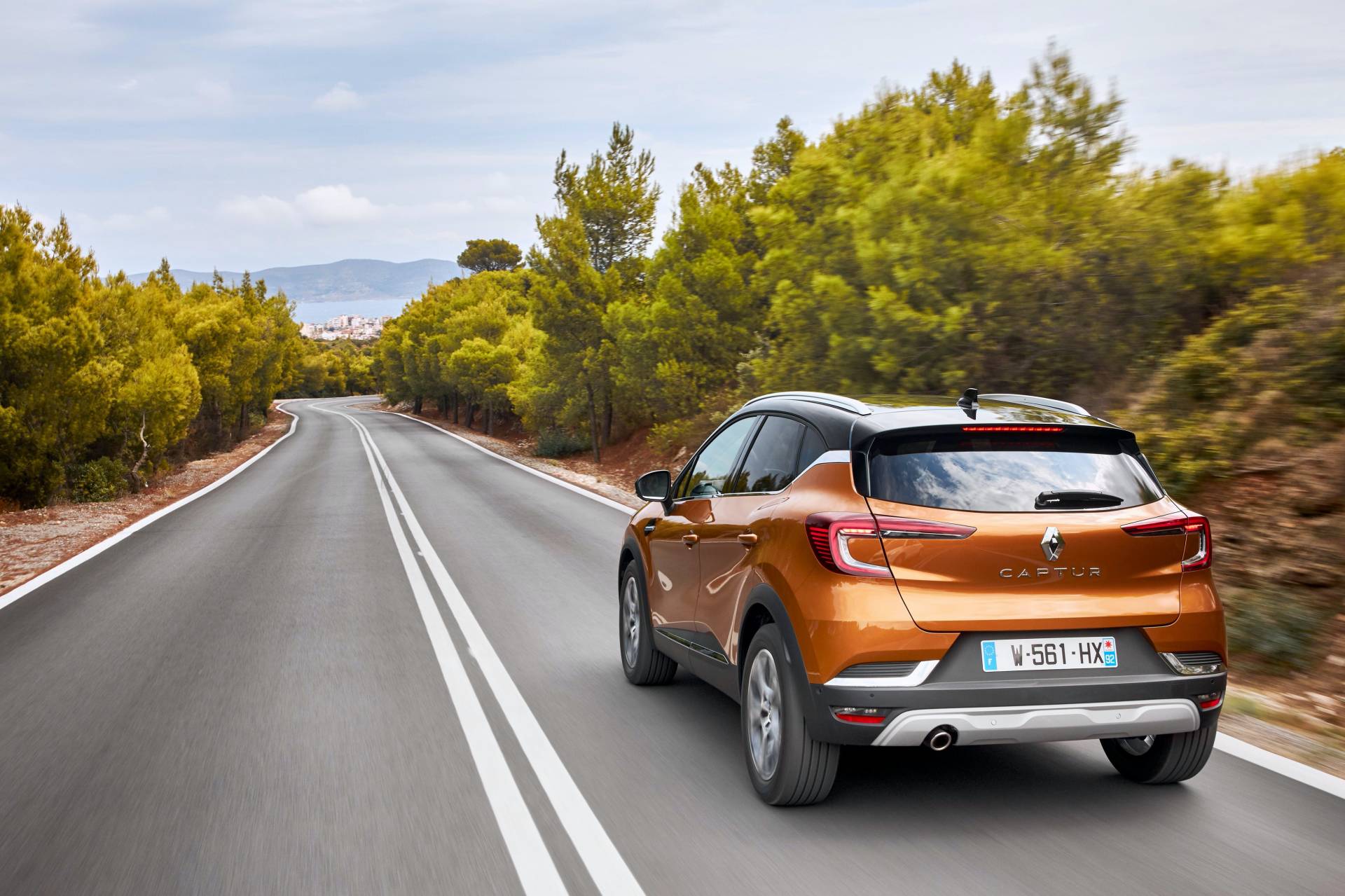 2020 Renault Captur Vies For European Supremacy, Stars In Huge Gallery