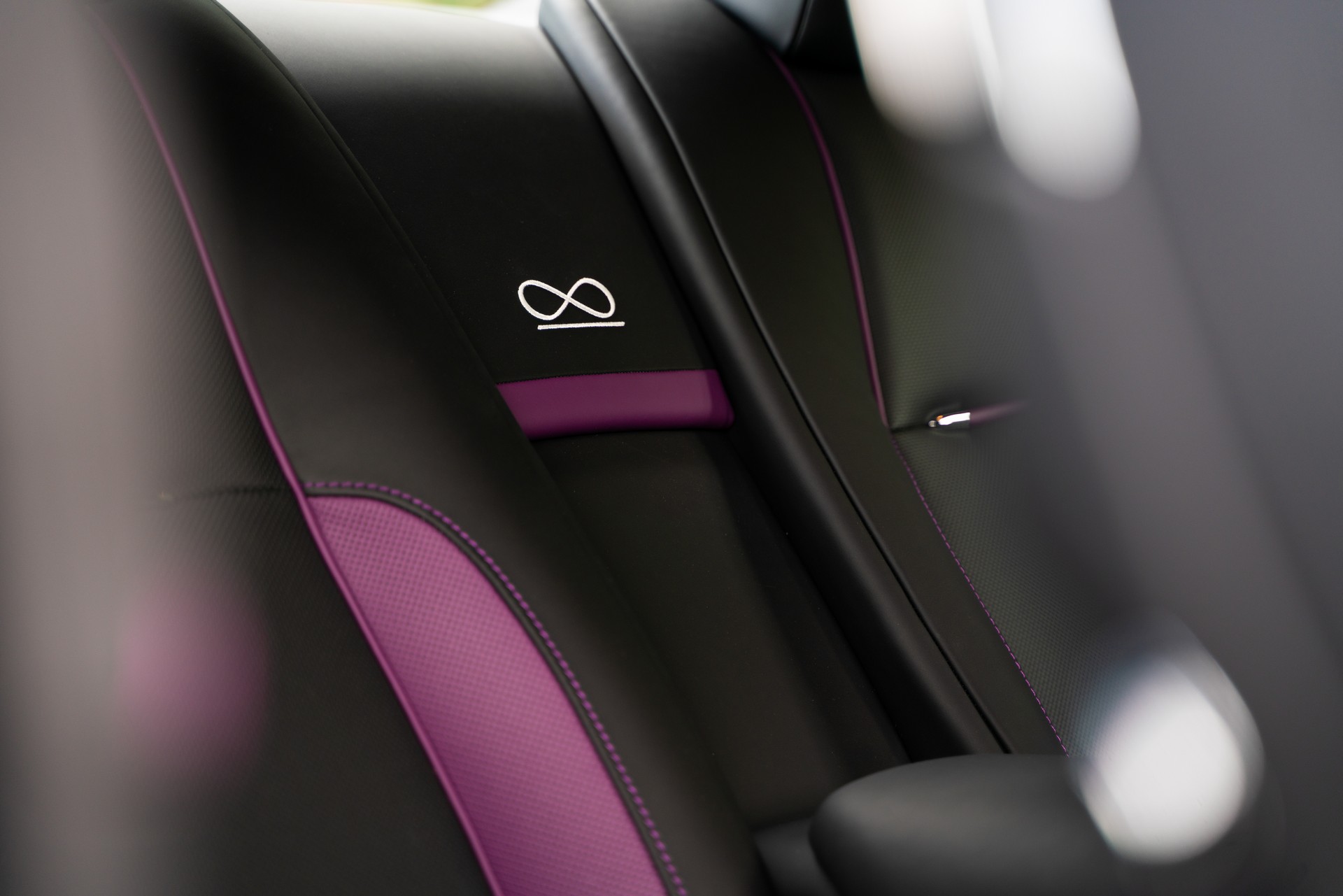 Rolls-Royce Wraith Black & Bright Collection Pays Tribute To Moscow