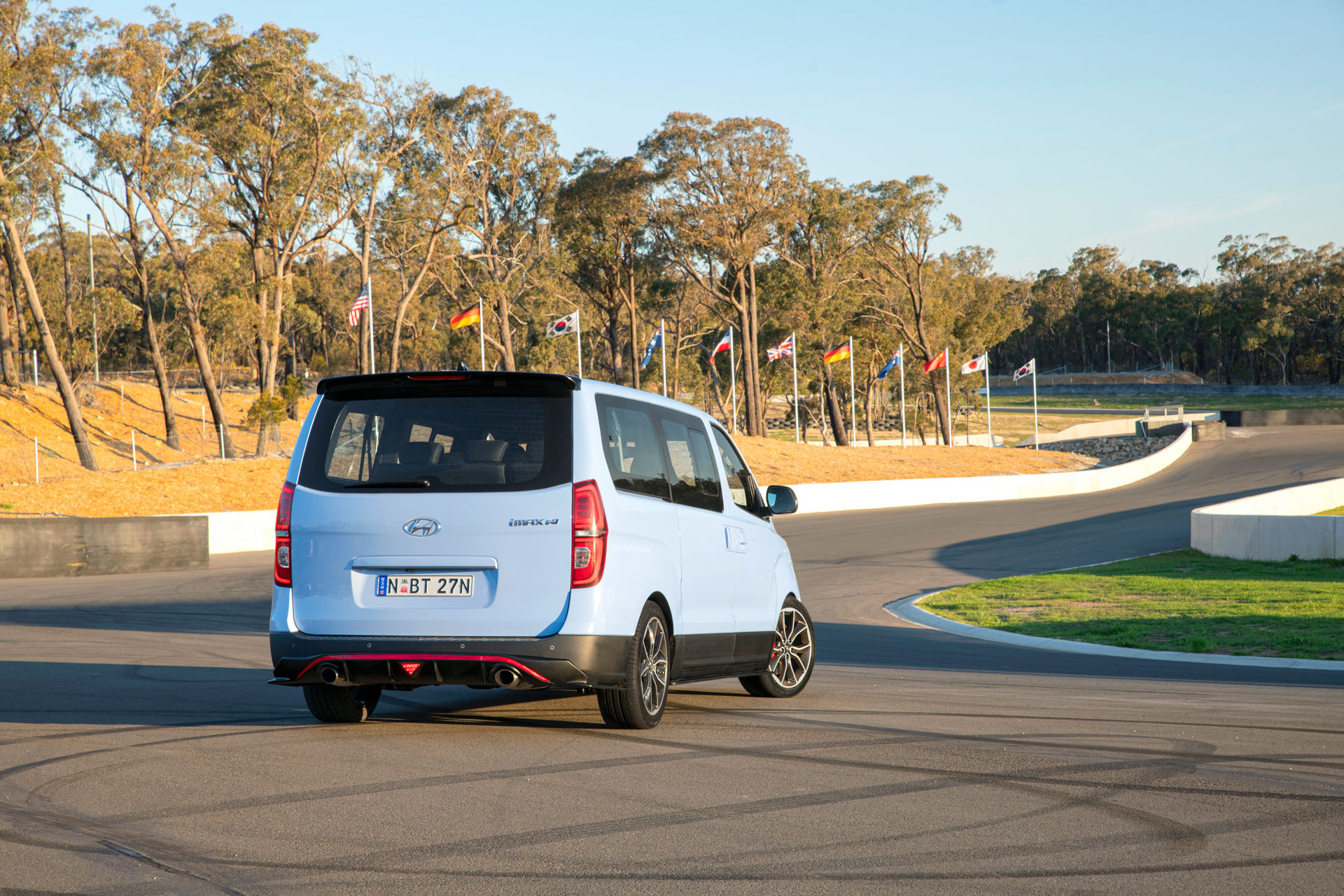Hyundai Made An Awesome iMax N ‘Drift Bus’ With A 400 HP Twin-Turbo V6 And RWD