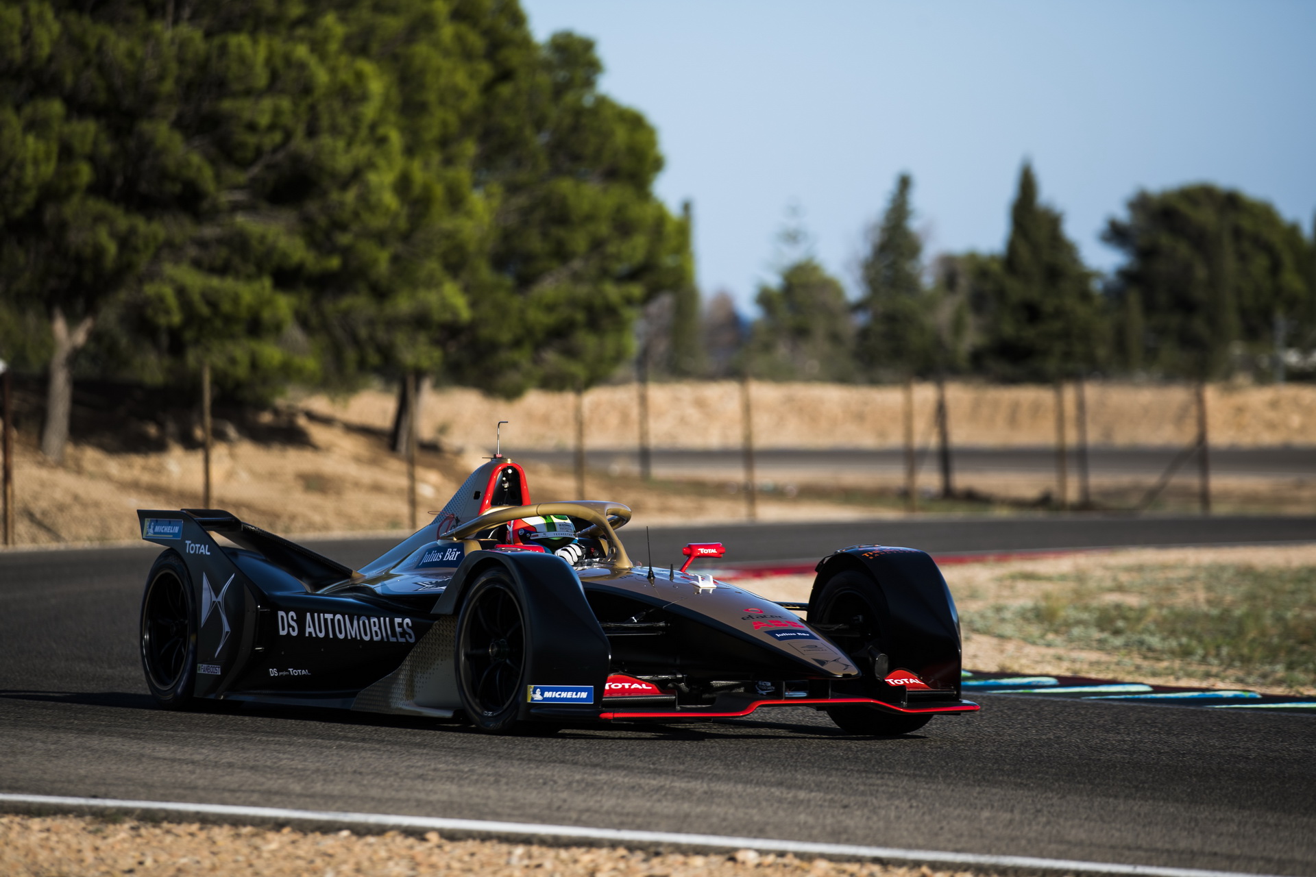 DS E-TENSE FE20 Formula E Car Shows Its New Black & Gold Livery