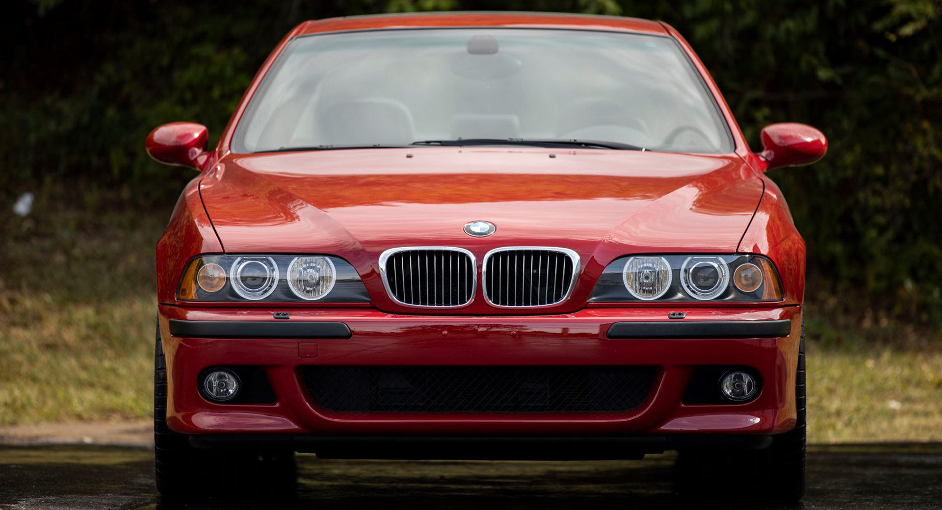 Старый пятерка. BMW m5 2002 e39. BMW 5 е39. BMW 5 e39 Red. БМВ м5 е39 2002.