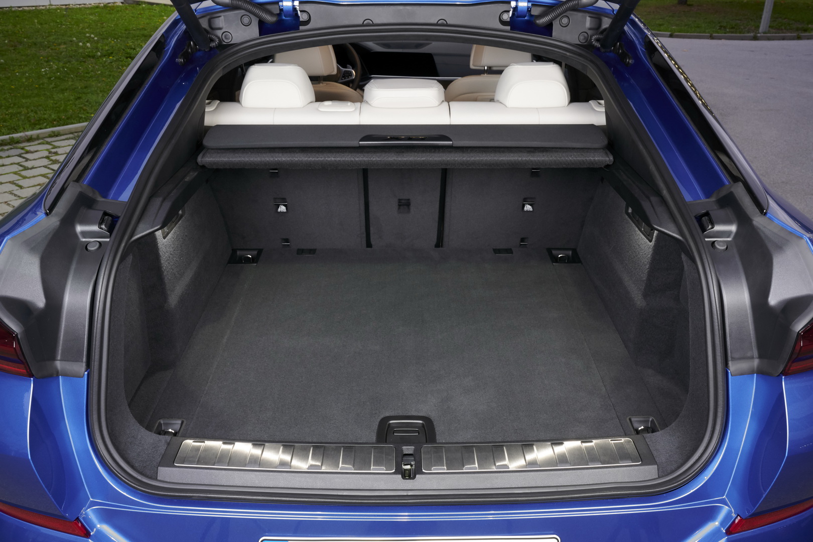 BMW Wants You To Explore Every Detail Of The New X6 In 102 Images