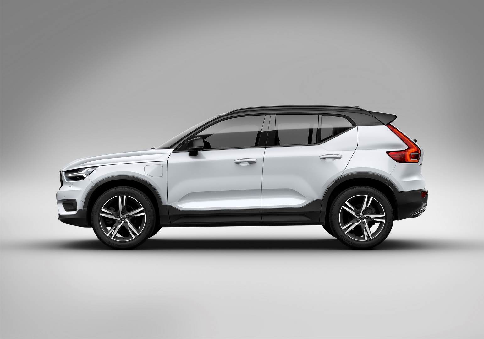 Volvo To Give Buyers Of Its Plug-In Hybrids Free Charging For A Year