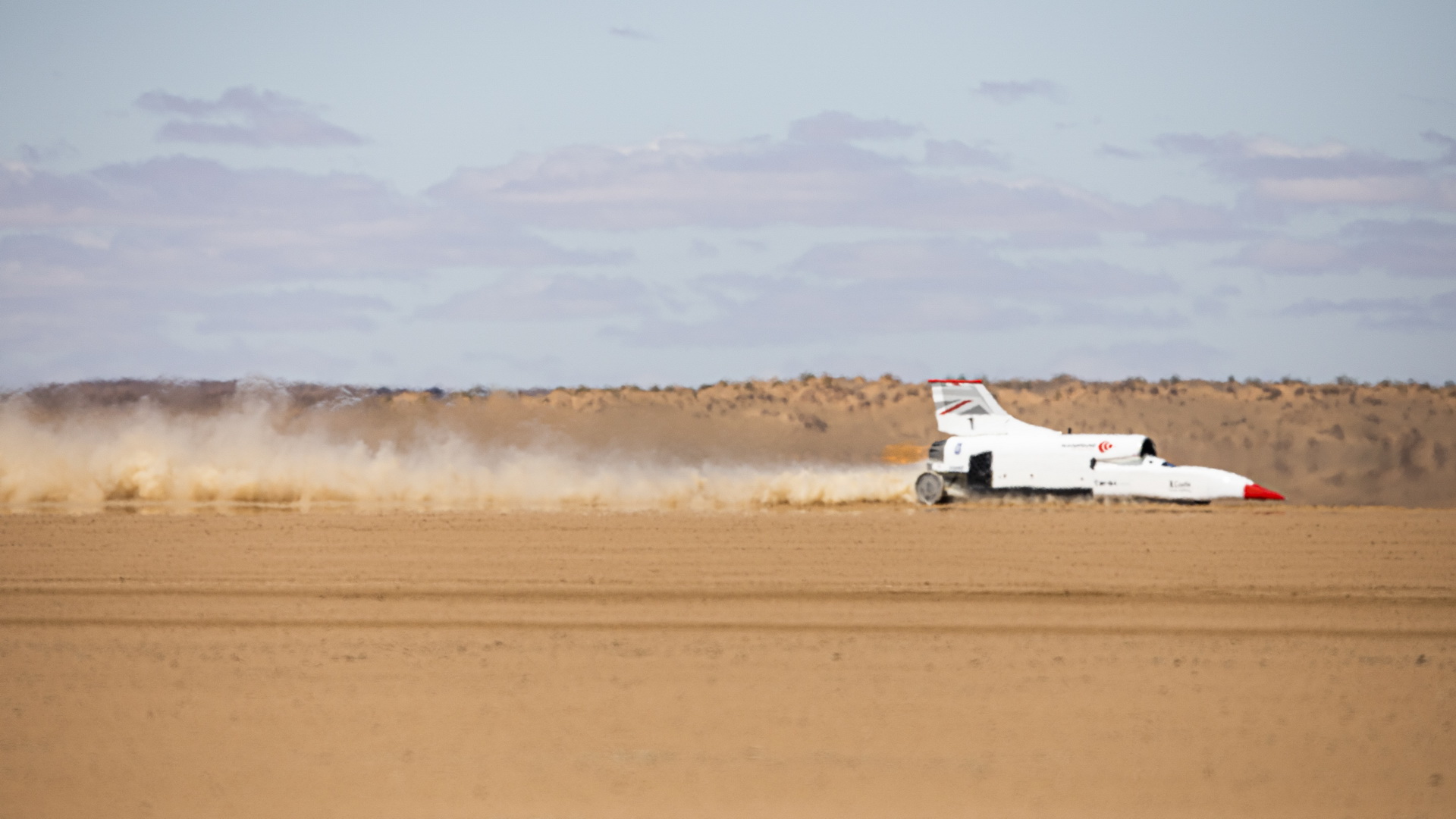 Bloodhound LSR Completes First Test Run On The Desert, Hits 334 MPH