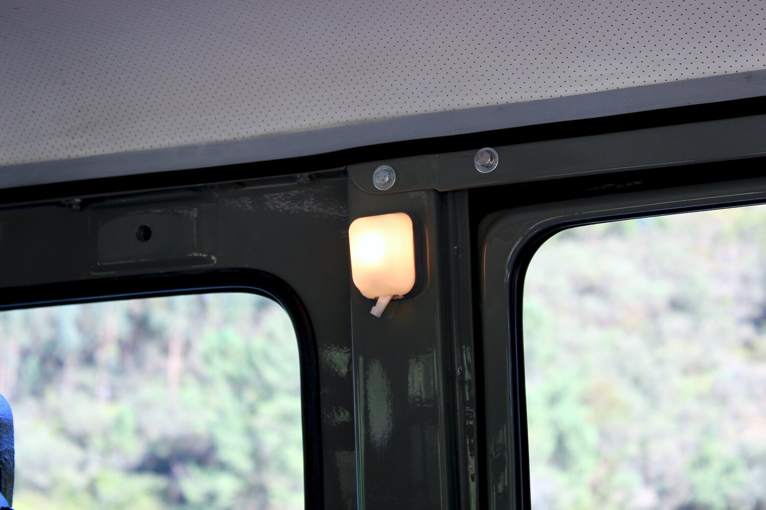 Legacy Overland’s 1977 Toyota Land Cruiser FJ40 Has Original Looks And Modern Equipment