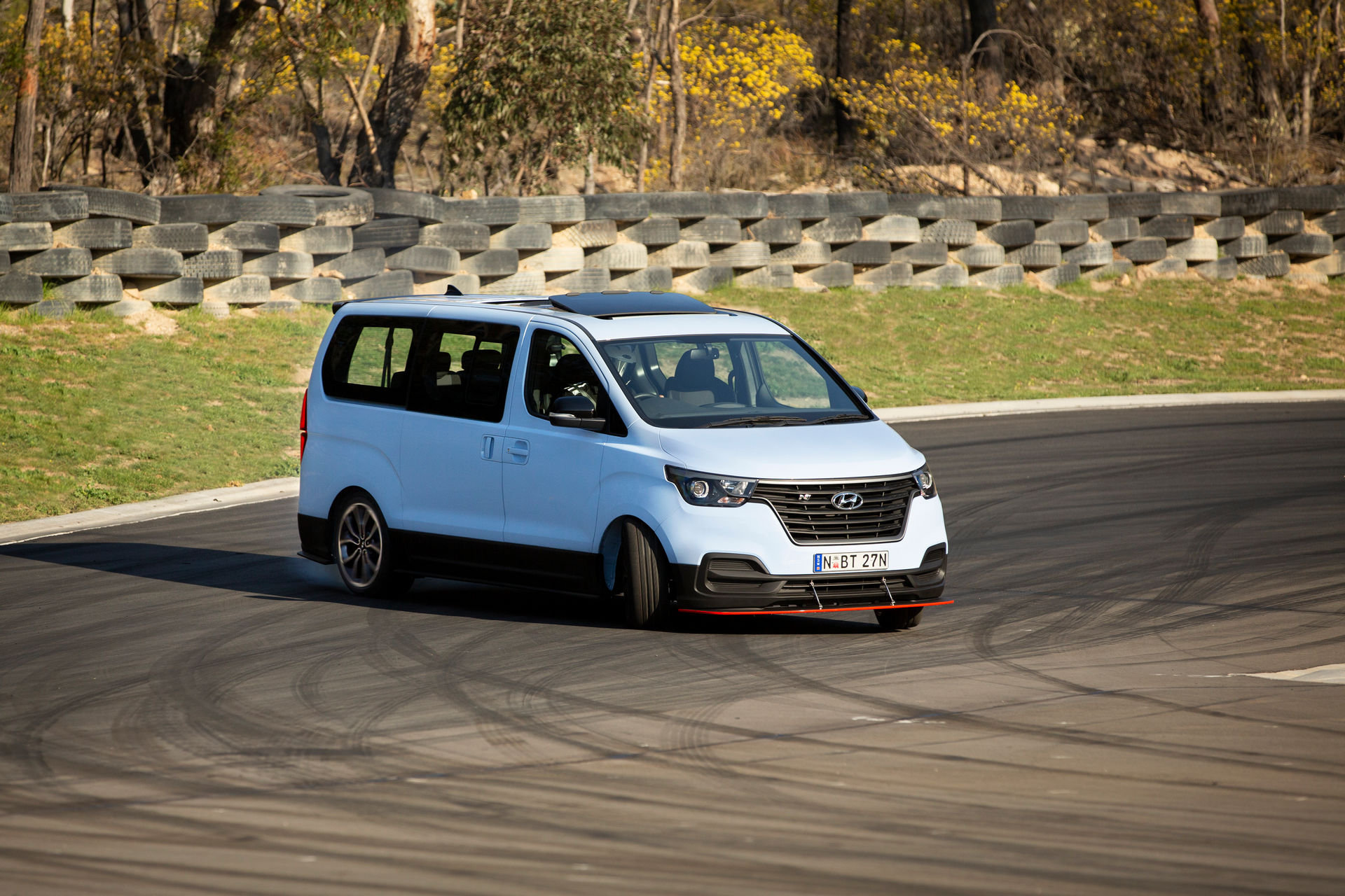 Hyundai Made An Awesome iMax N ‘Drift Bus’ With A 400 HP Twin-Turbo V6 And RWD