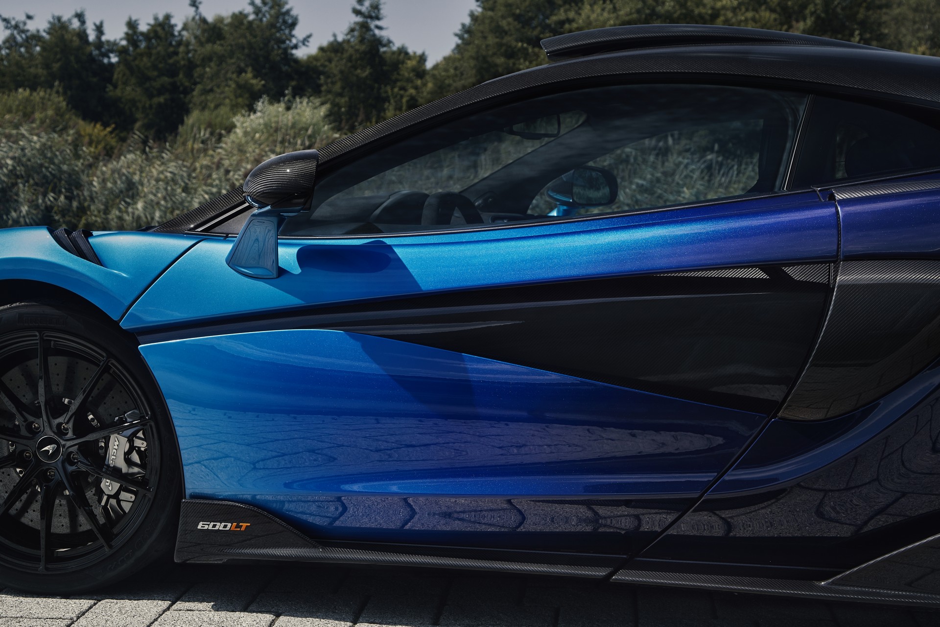 McLaren’s Bespoke 600LT ‘Comet Fade’ Blends Three Colors For A More Striking Look