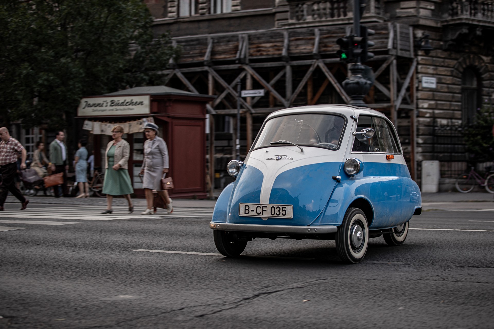 BMW’s Tiny Isetta Helped To Smuggle Nine People To Freedom During The Cold War