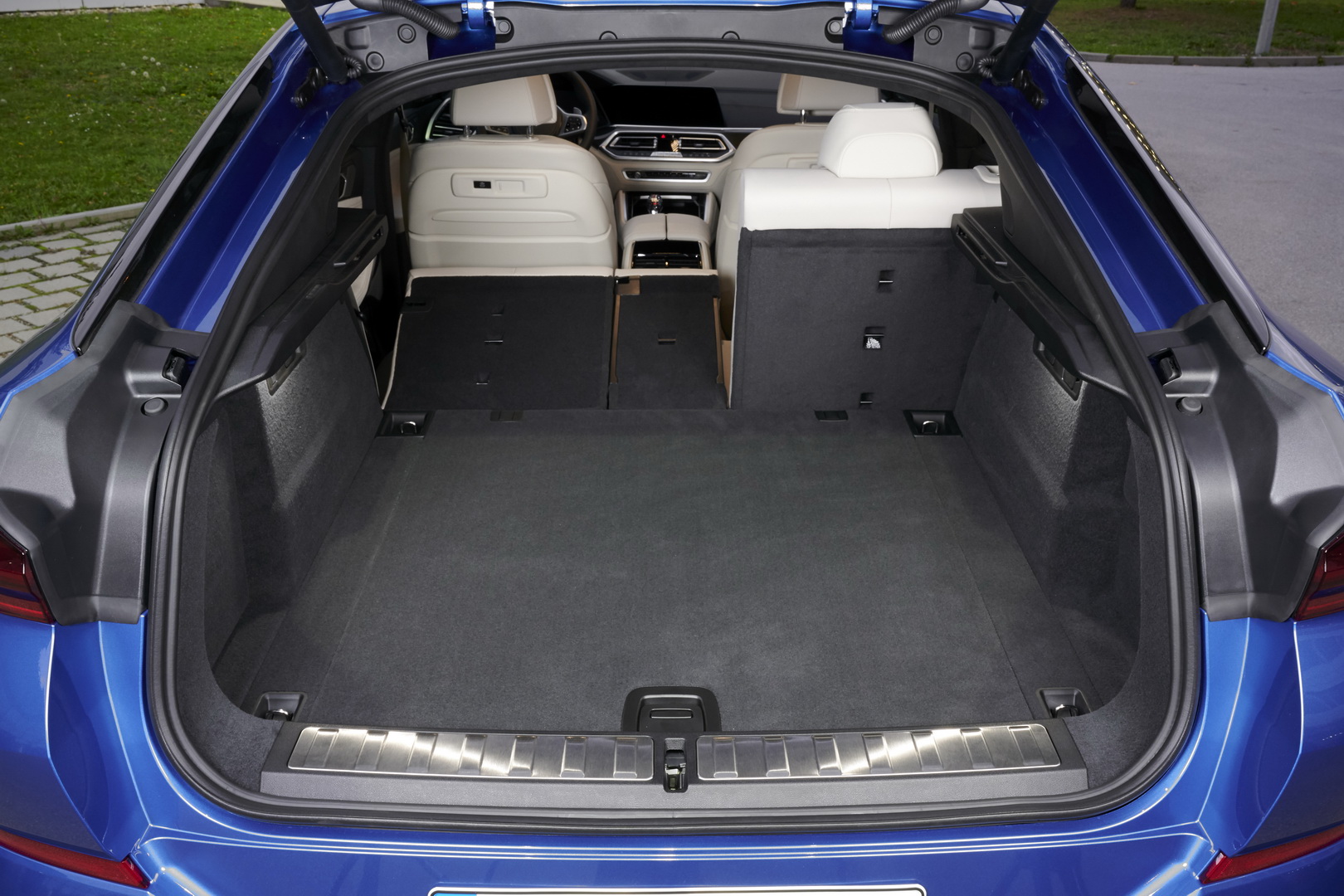 BMW Wants You To Explore Every Detail Of The New X6 In 102 Images