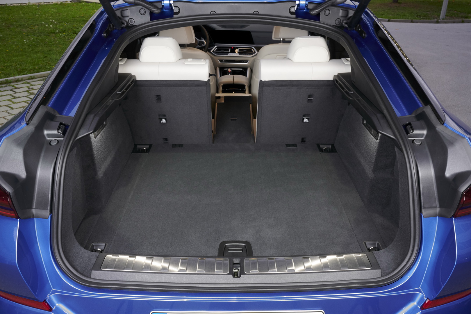 BMW Wants You To Explore Every Detail Of The New X6 In 102 Images