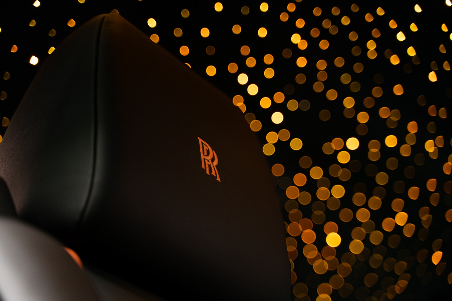 Rolls-Royce Wraith Black & Bright Collection Pays Tribute To Moscow