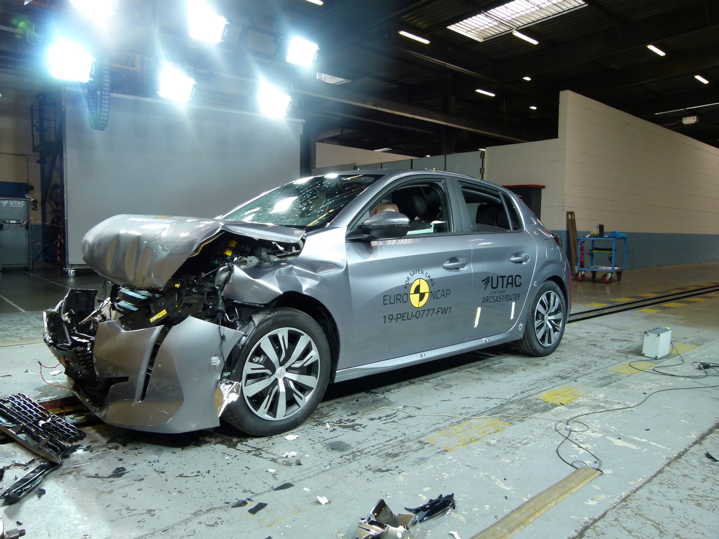 Euro NCAP Crash Tests New BMW 1- And 3-Series, Peugeot 208 And Jeep Cherokee