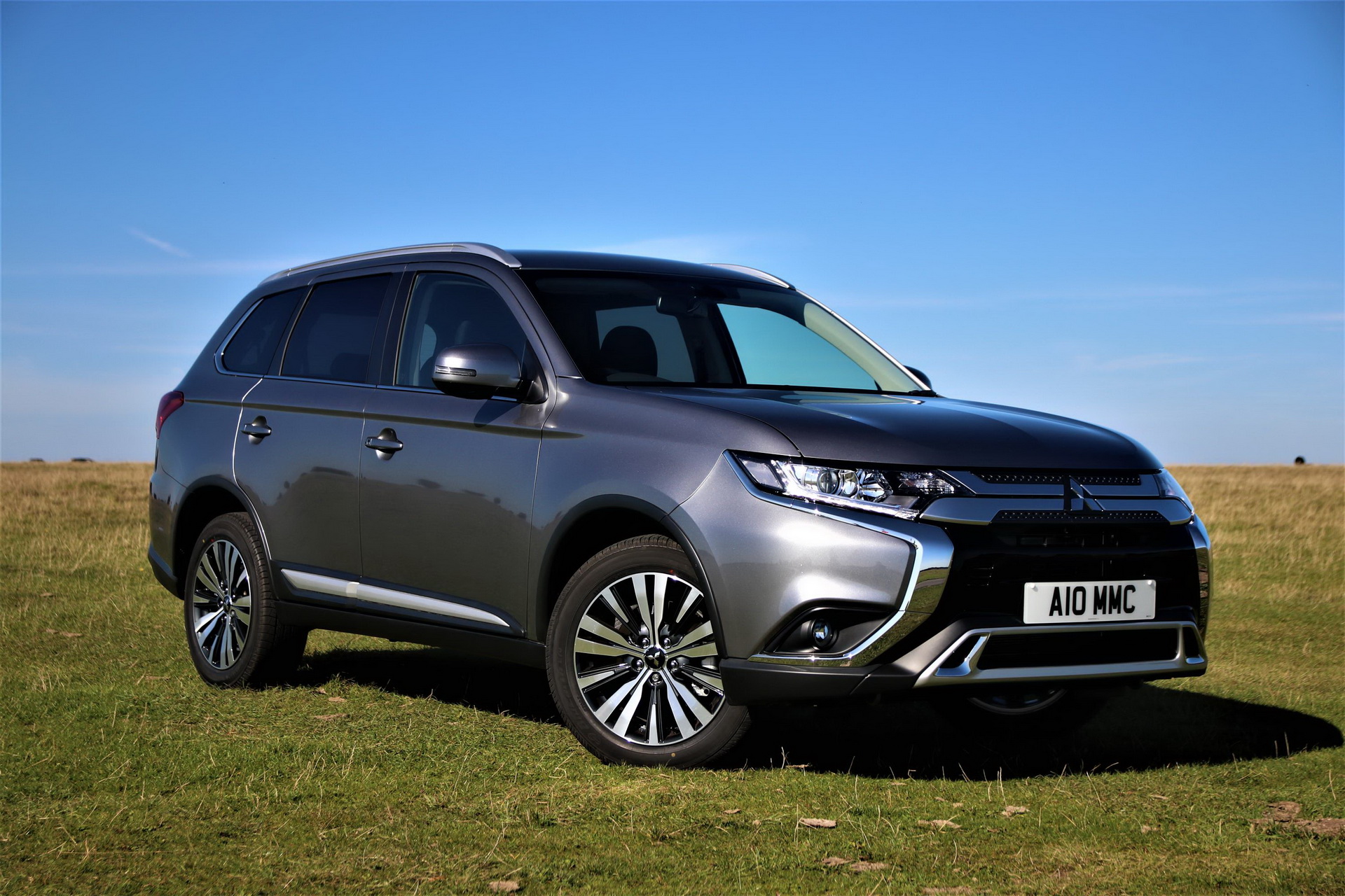 Petrol-Powered Mitsubishi Outlander Gains Updated Specs