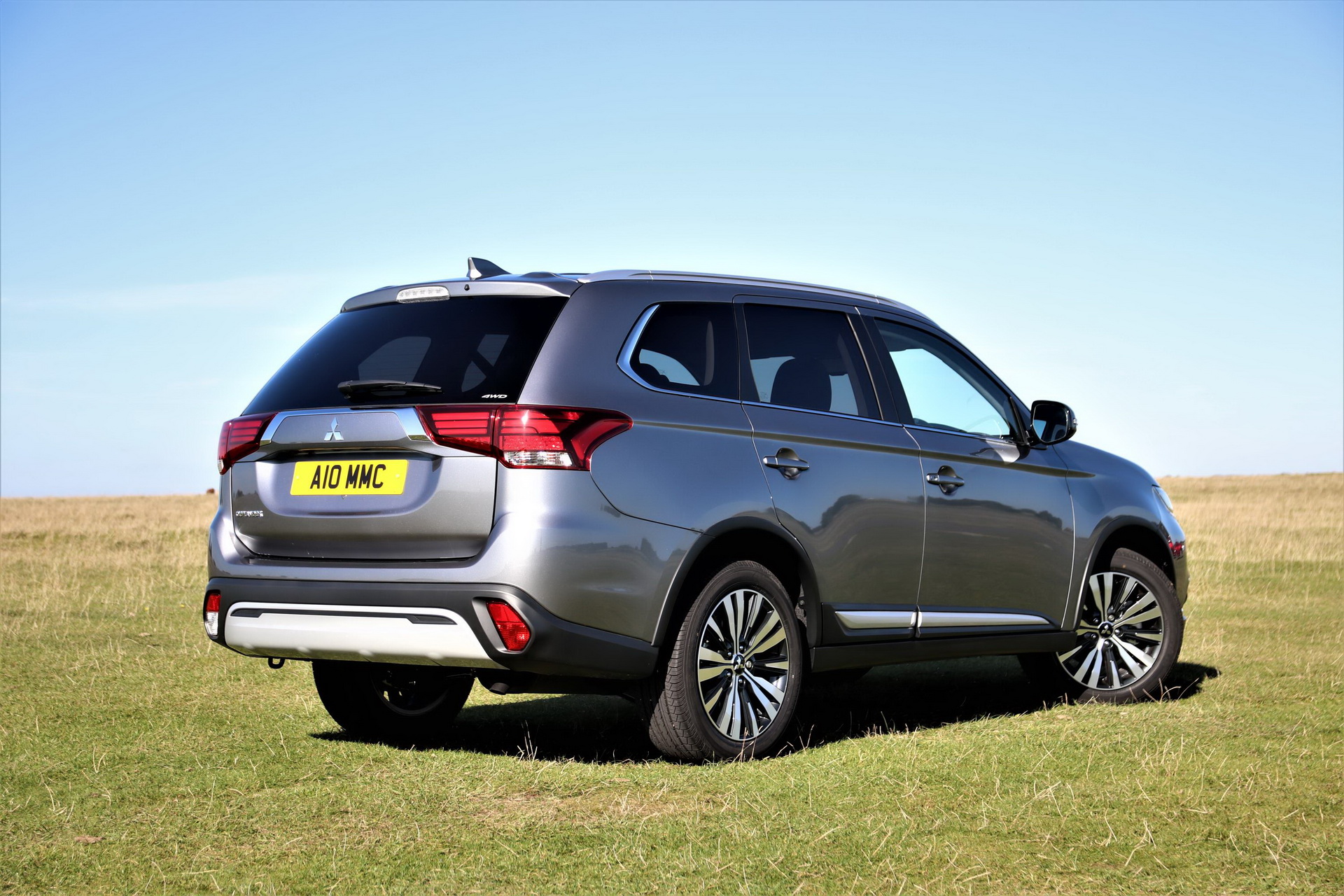 Petrol-Powered Mitsubishi Outlander Gains Updated Specs
