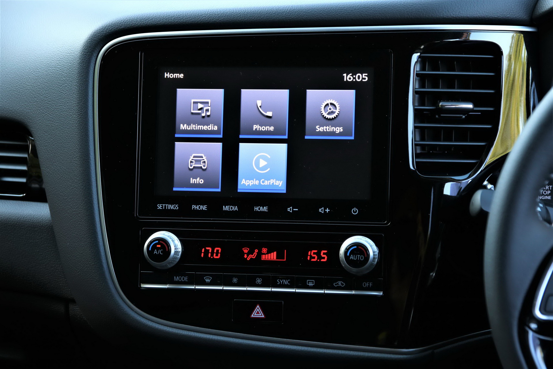 Petrol-Powered Mitsubishi Outlander Gains Updated Specs