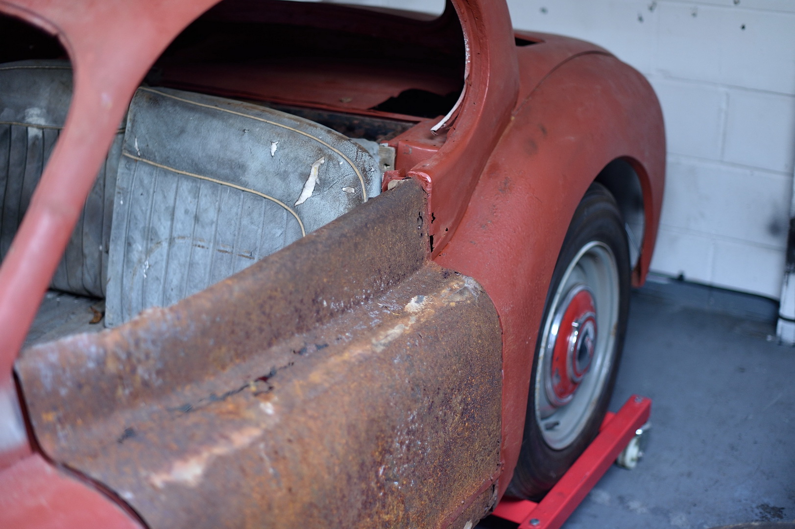 1954 Jaguar XK120 Needs More Than A Dust-Off To Be Brought Back To Life
