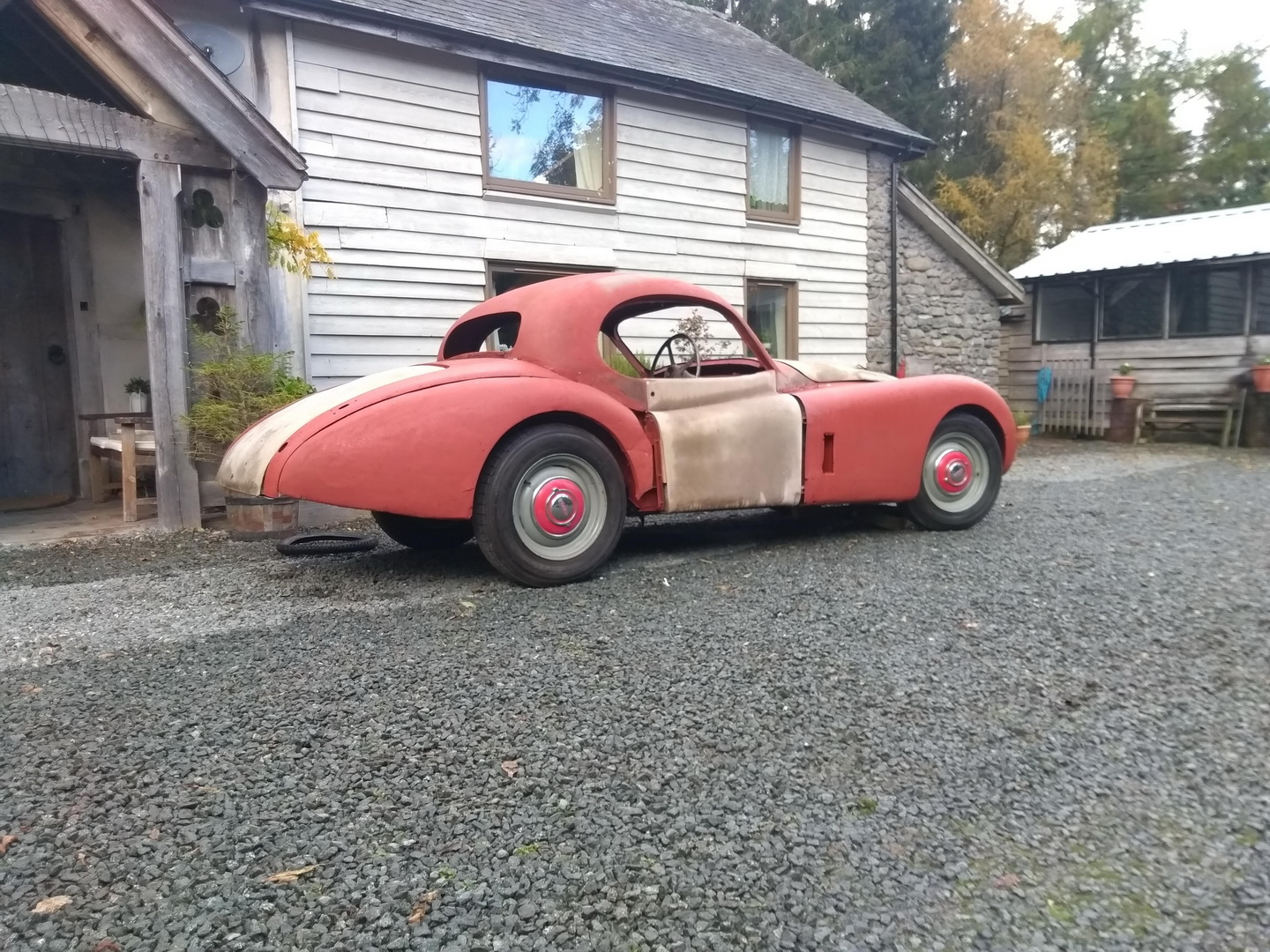 1954 Jaguar XK120 Needs More Than A Dust-Off To Be Brought Back To Life