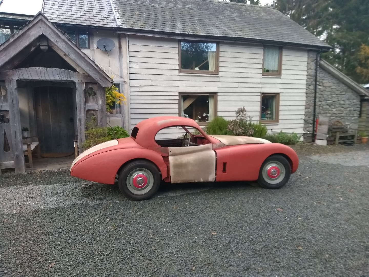 1954 Jaguar XK120 Needs More Than A Dust-Off To Be Brought Back To Life