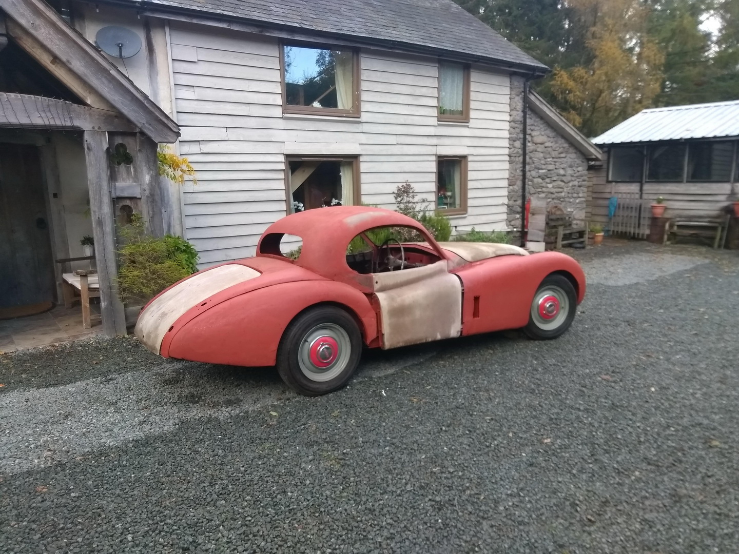 1954 Jaguar XK120 Needs More Than A Dust-Off To Be Brought Back To Life