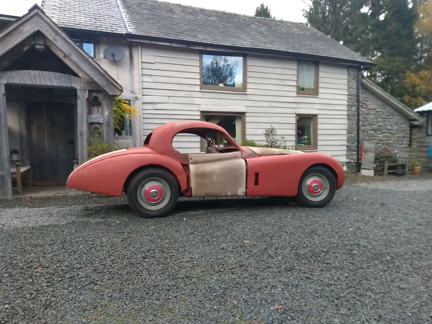 1954 Jaguar XK120 Needs More Than A Dust-Off To Be Brought Back To Life