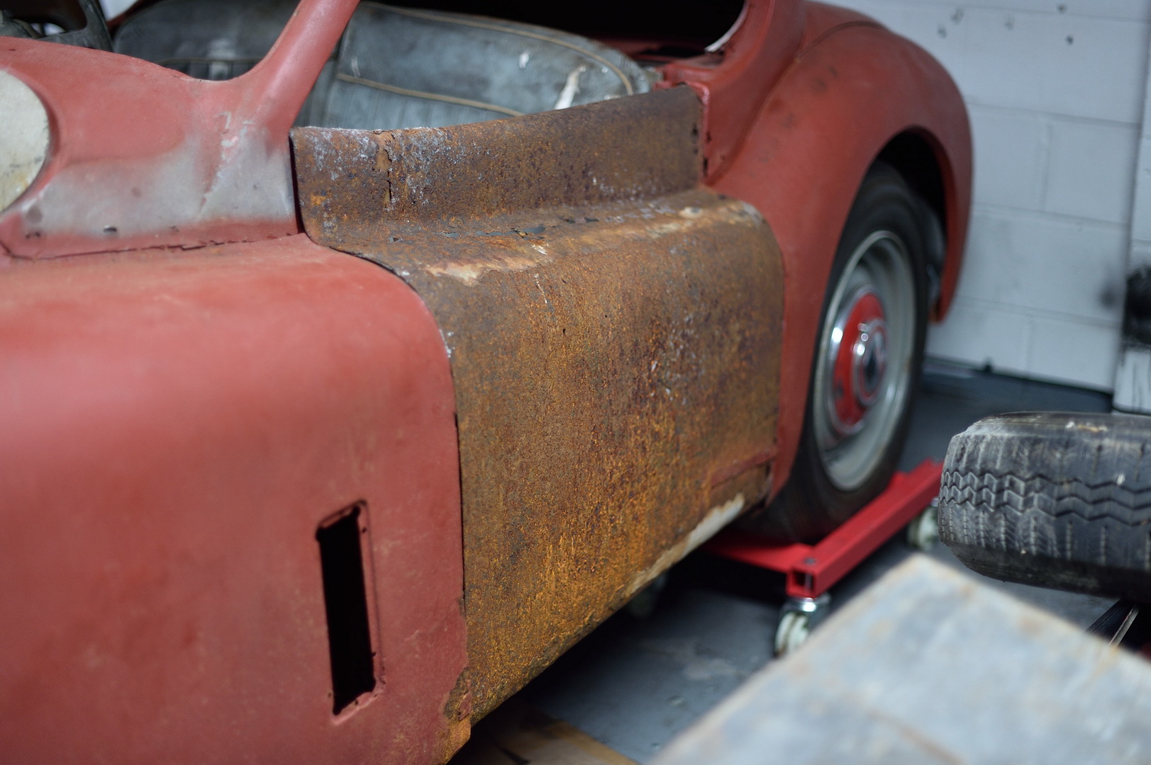 1954 Jaguar XK120 Needs More Than A Dust-Off To Be Brought Back To Life