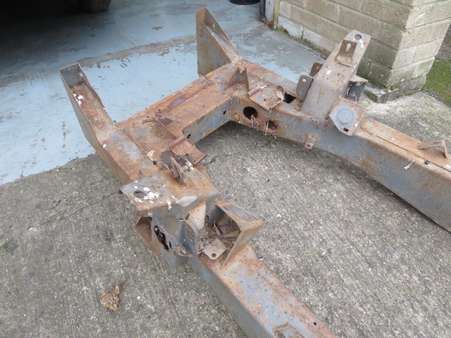 1954 Jaguar XK120 Needs More Than A Dust-Off To Be Brought Back To Life