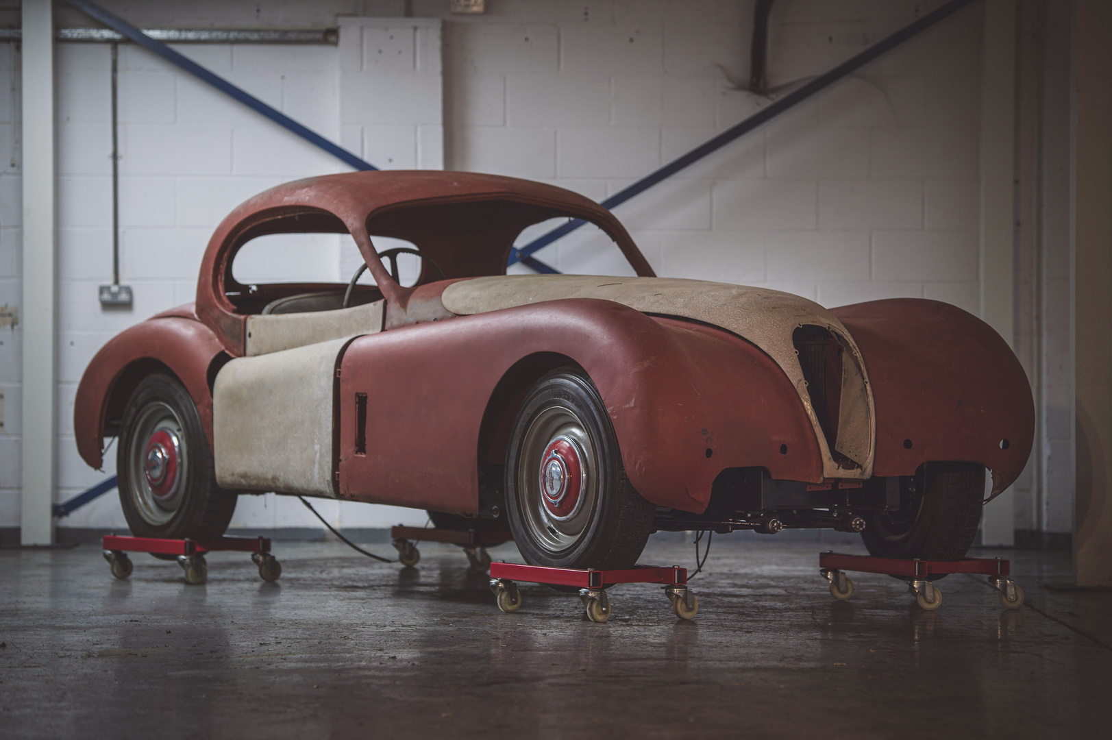 1954 Jaguar XK120 Needs More Than A Dust-Off To Be Brought Back To Life