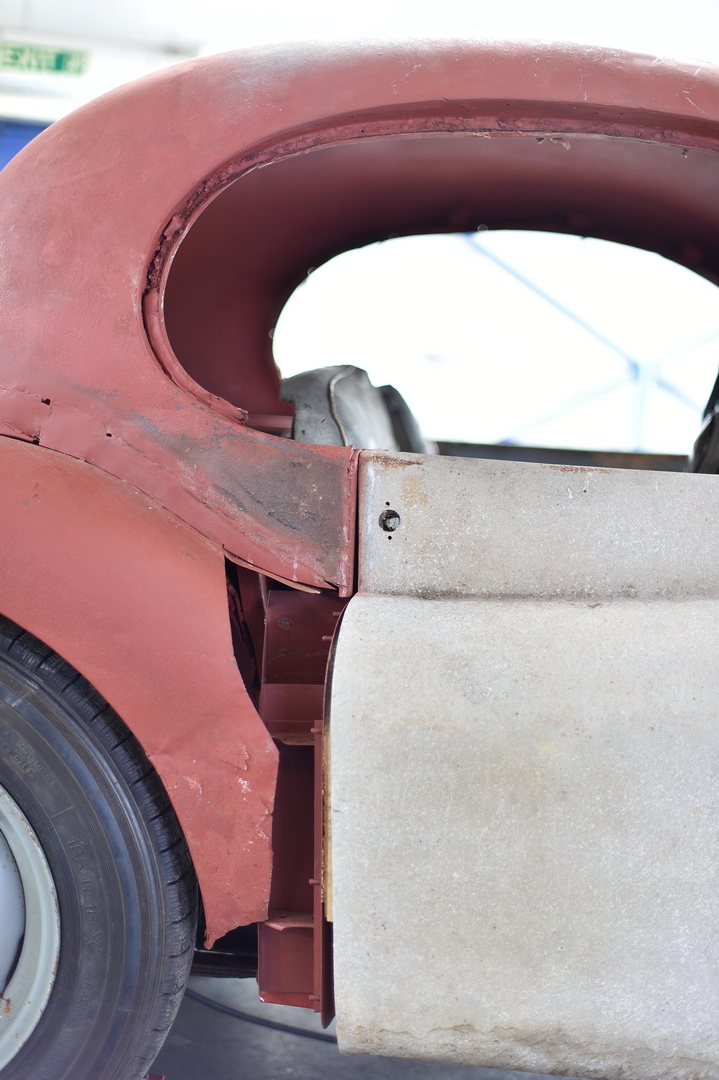 1954 Jaguar XK120 Needs More Than A Dust-Off To Be Brought Back To Life