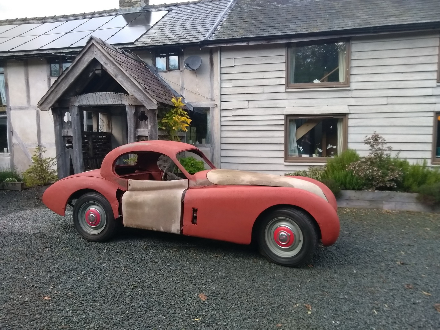 1954 Jaguar XK120 Needs More Than A Dust-Off To Be Brought Back To Life