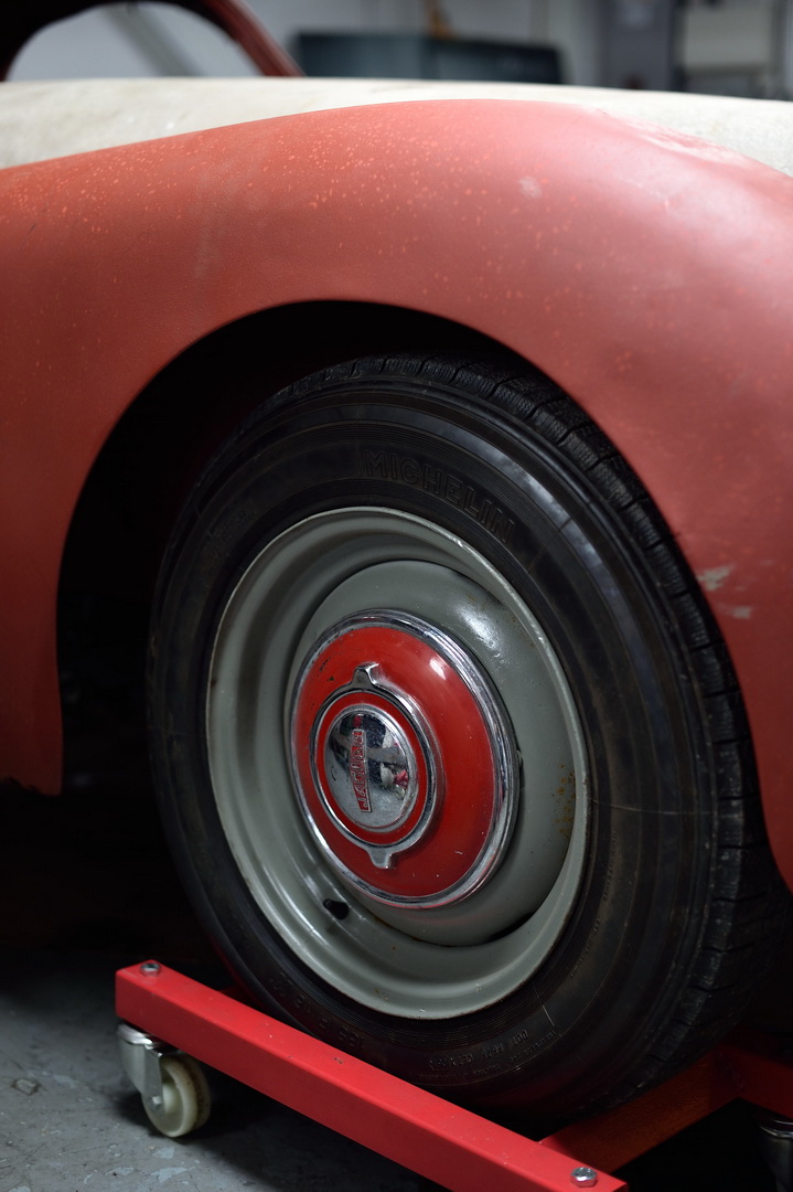 1954 Jaguar XK120 Needs More Than A Dust-Off To Be Brought Back To Life