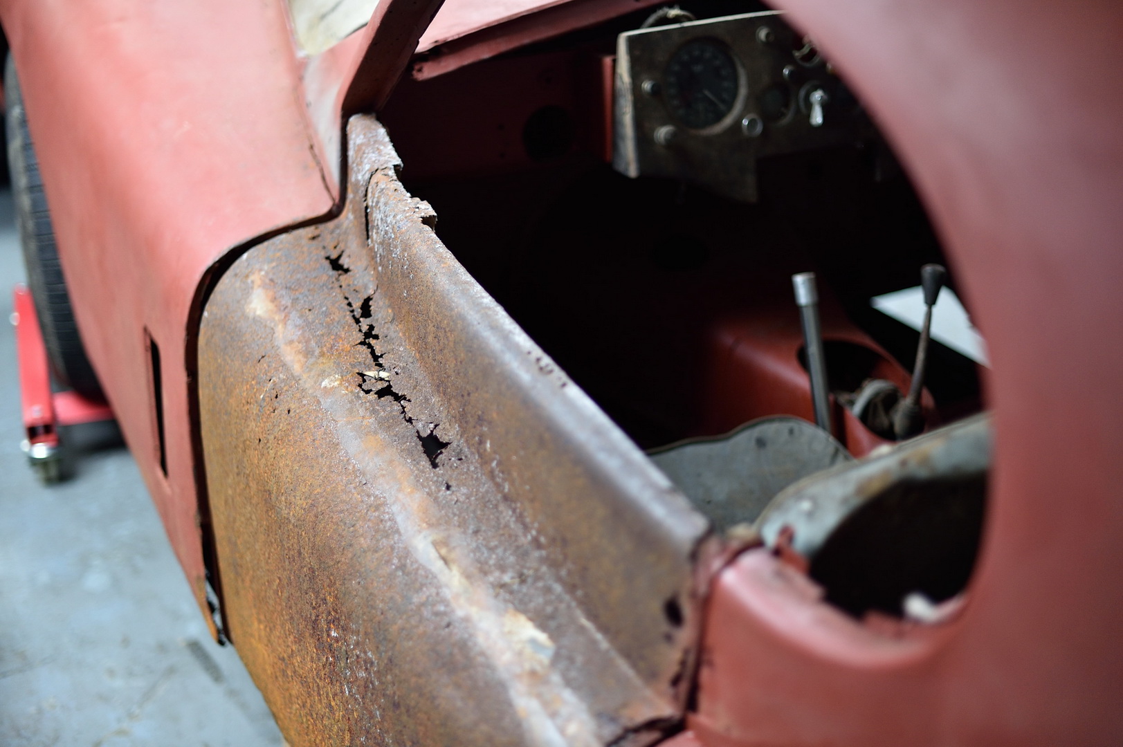1954 Jaguar XK120 Needs More Than A Dust-Off To Be Brought Back To Life