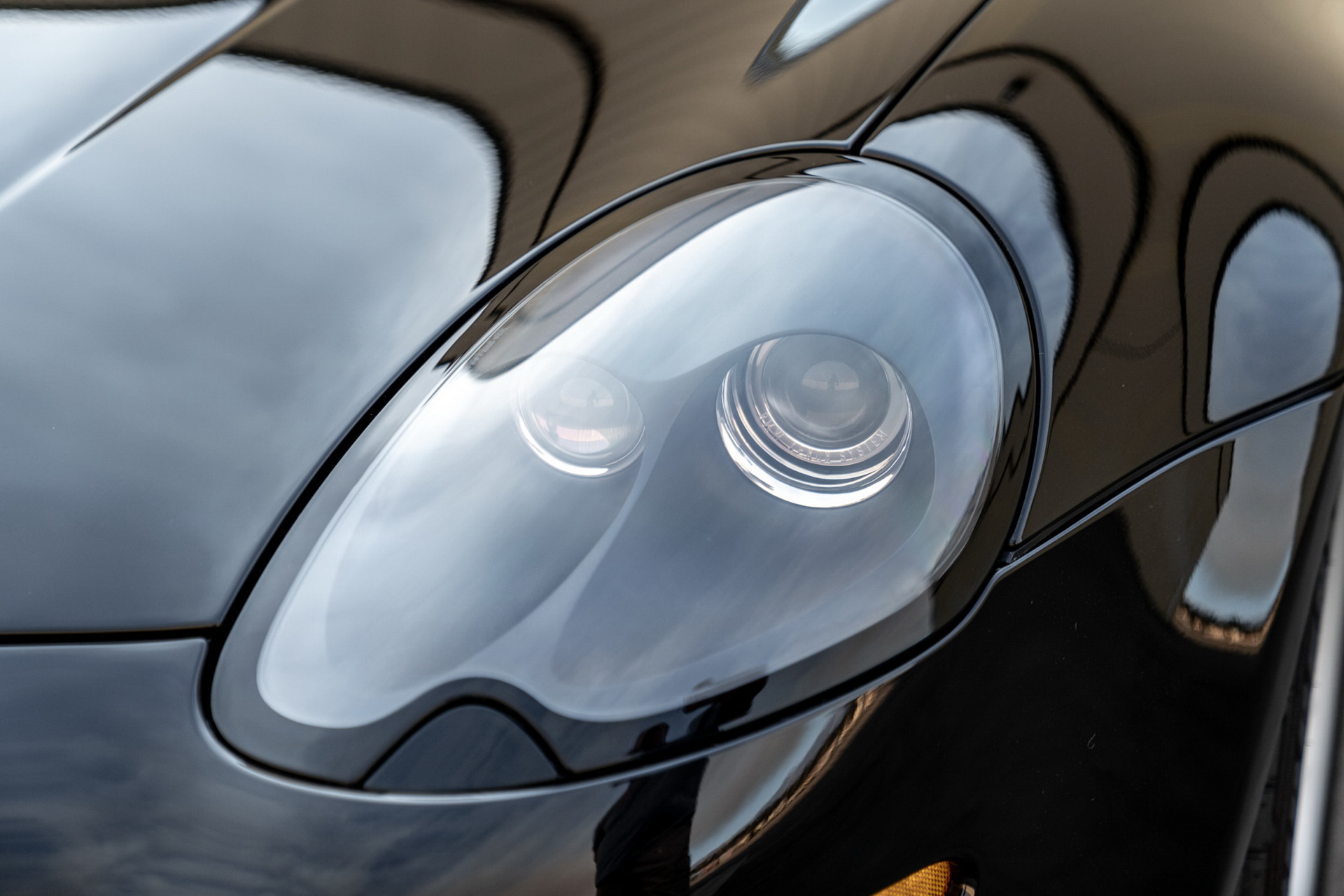 This BMW Z8 Is Nearly 20 Years Old, Yet Hasn’t Aged A Day