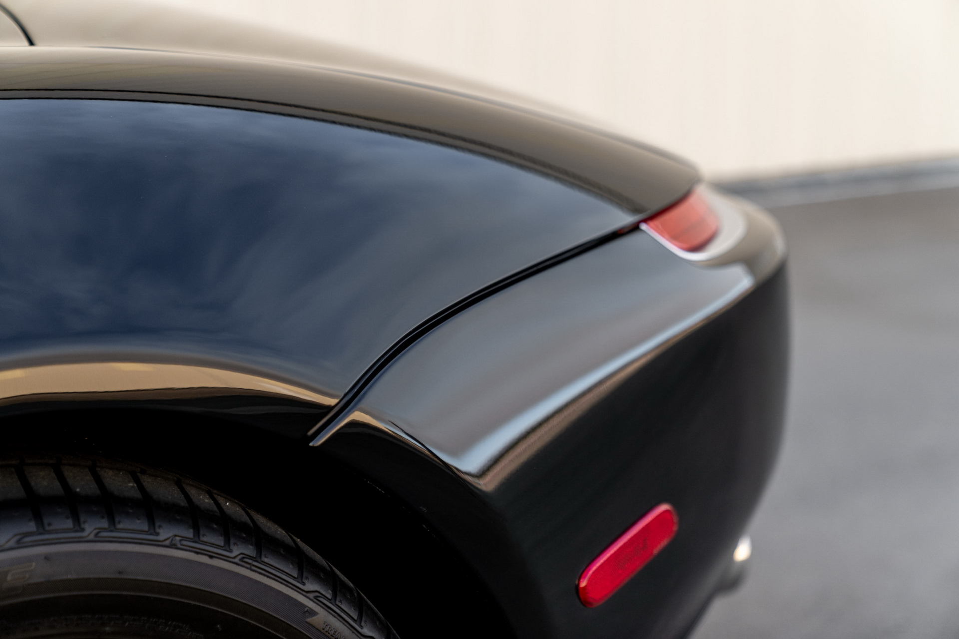 This BMW Z8 Is Nearly 20 Years Old, Yet Hasn’t Aged A Day