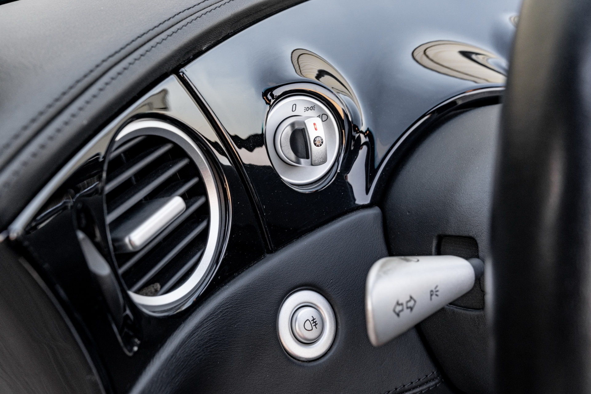 This BMW Z8 Is Nearly 20 Years Old, Yet Hasn’t Aged A Day