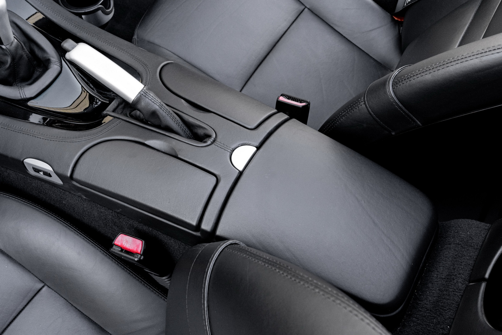 This BMW Z8 Is Nearly 20 Years Old, Yet Hasn’t Aged A Day