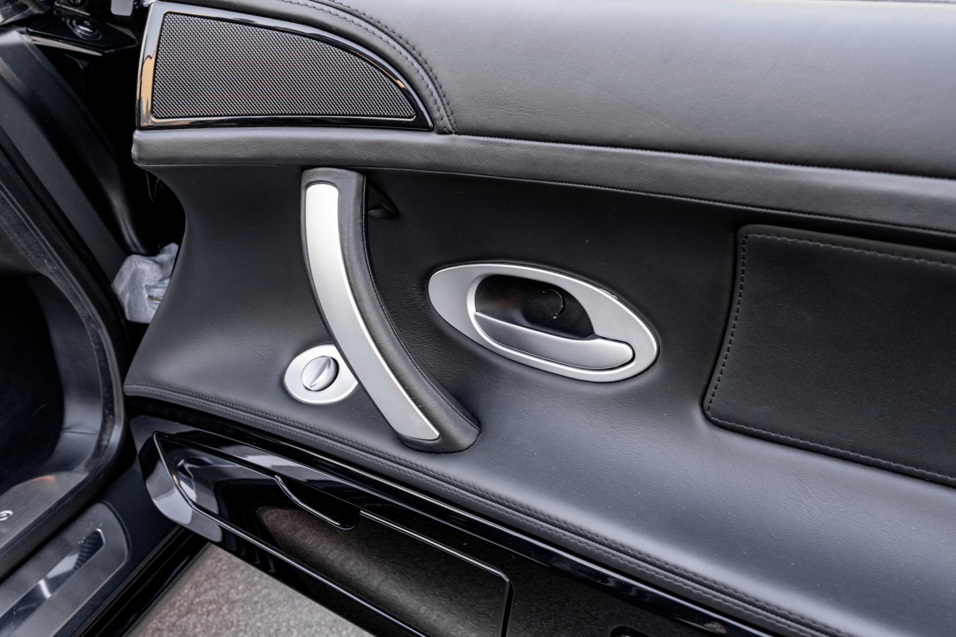 This BMW Z8 Is Nearly 20 Years Old, Yet Hasn’t Aged A Day