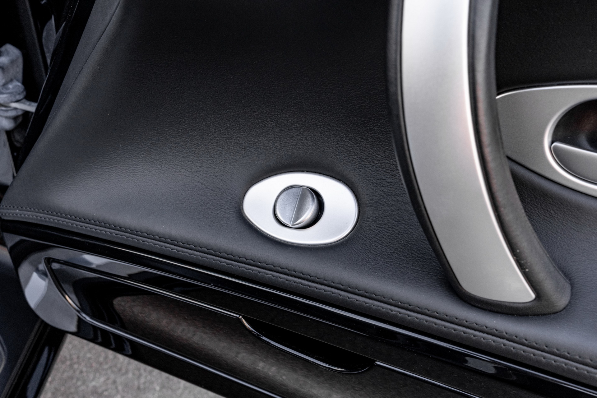 This BMW Z8 Is Nearly 20 Years Old, Yet Hasn’t Aged A Day