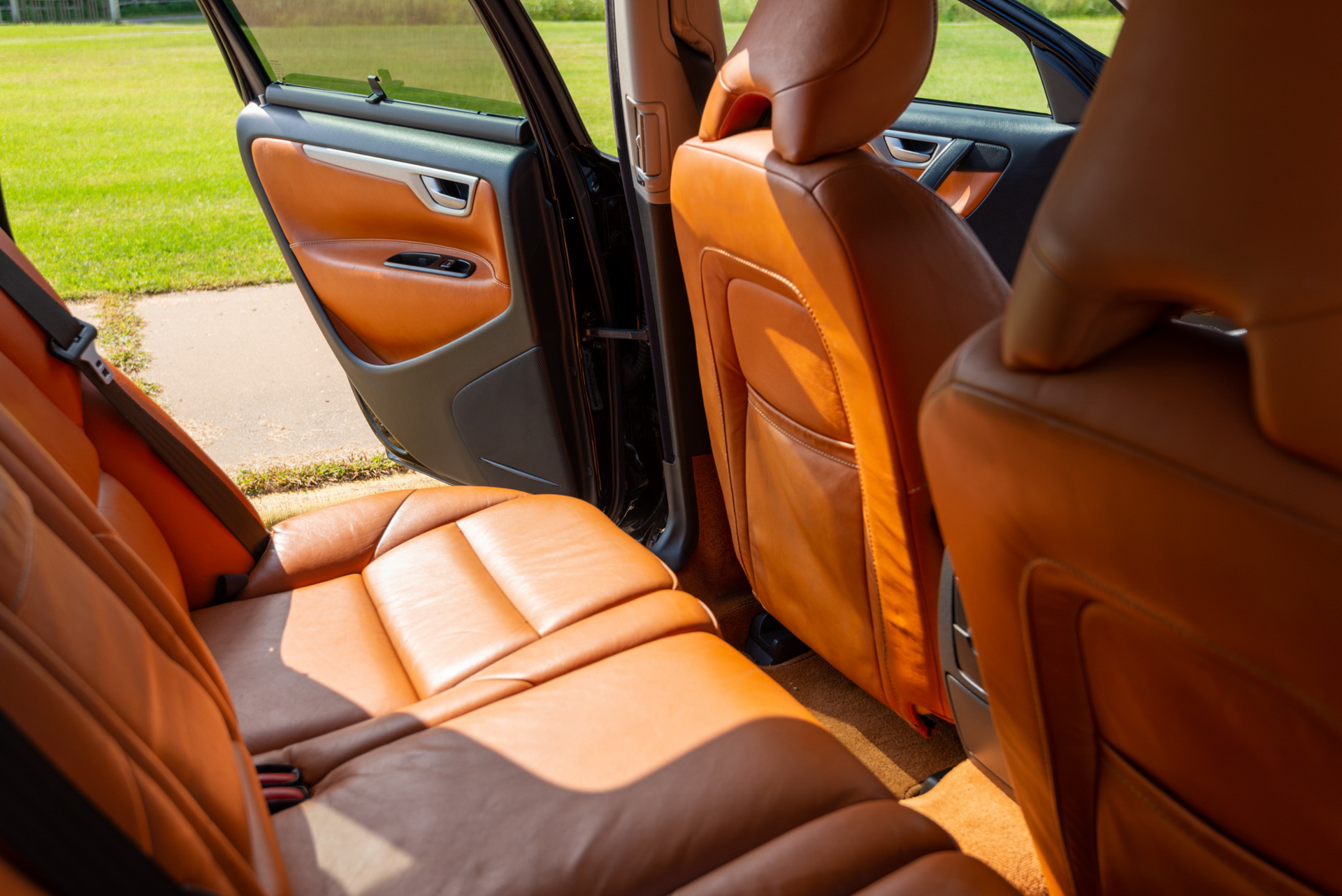 This Volvo V70 R Is A Fast, No-Nonsense Wagon – And It Might Have More Than 300 HP