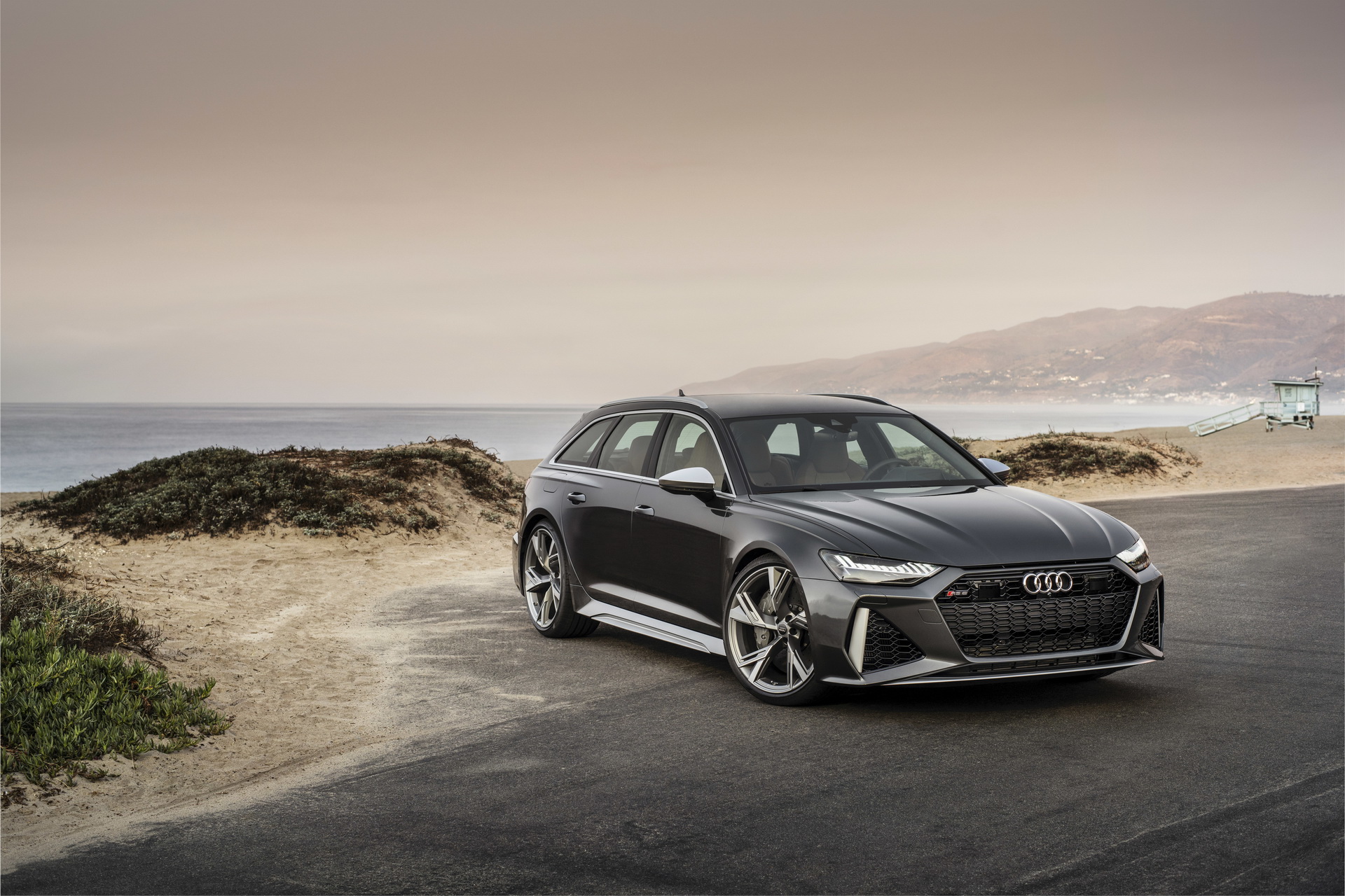 2020 Audi RS6 Avant Looks Simply Spectacular Under The California Sun